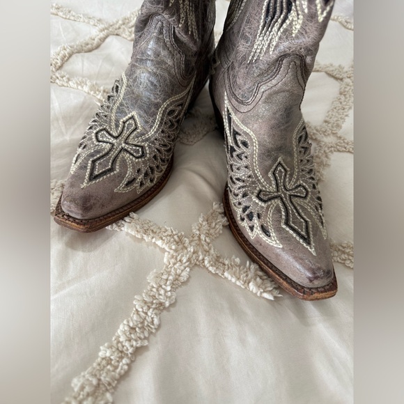 Corral Women’s Sequin Cross and Wings Inlay Western Boots - Picture 7 of 12